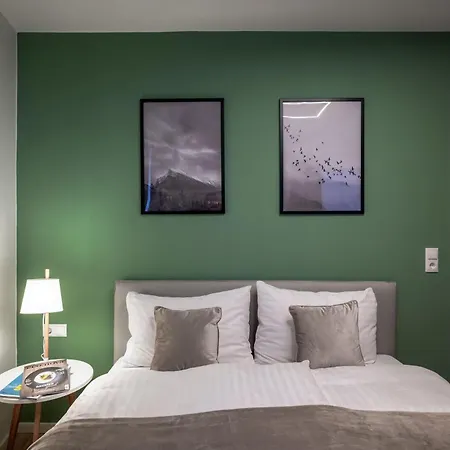 - Premium アパート *