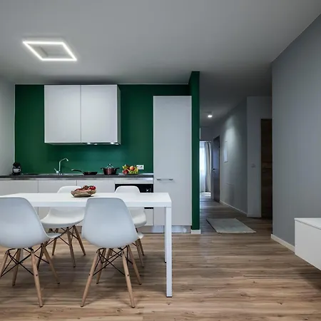 - Premium アパート *